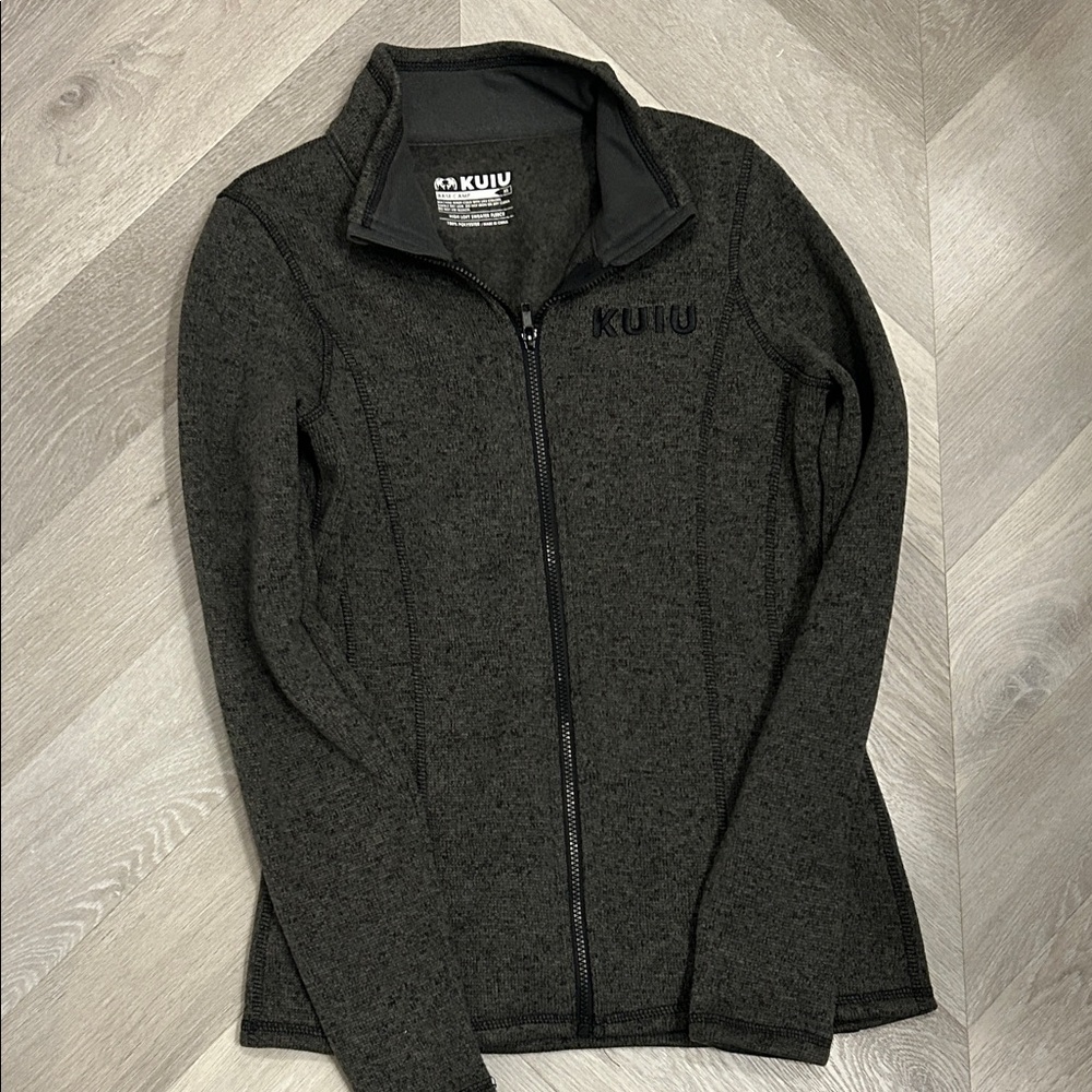 KUIU Women's Charcoal base camp fleece